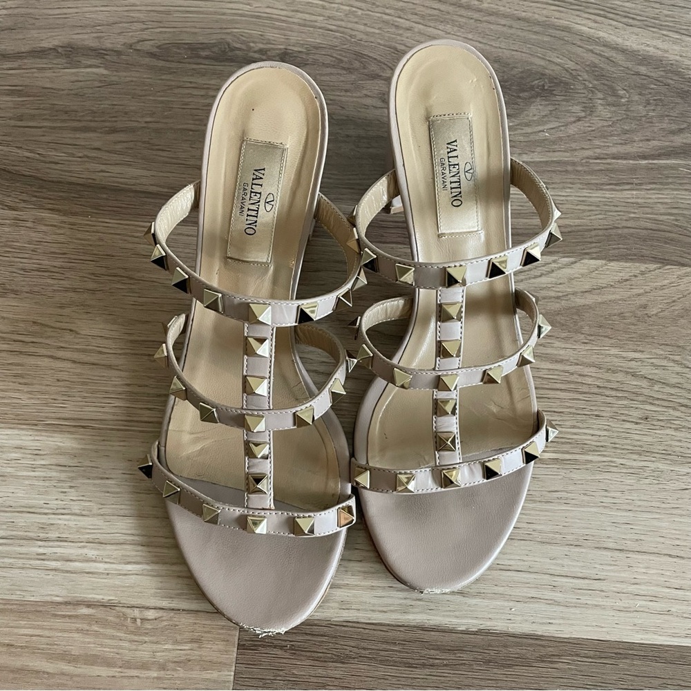 Valentino Garavani Rockstud 60MM Metallic Calfskin Leather Slide Sandals - Picture 3 of 5